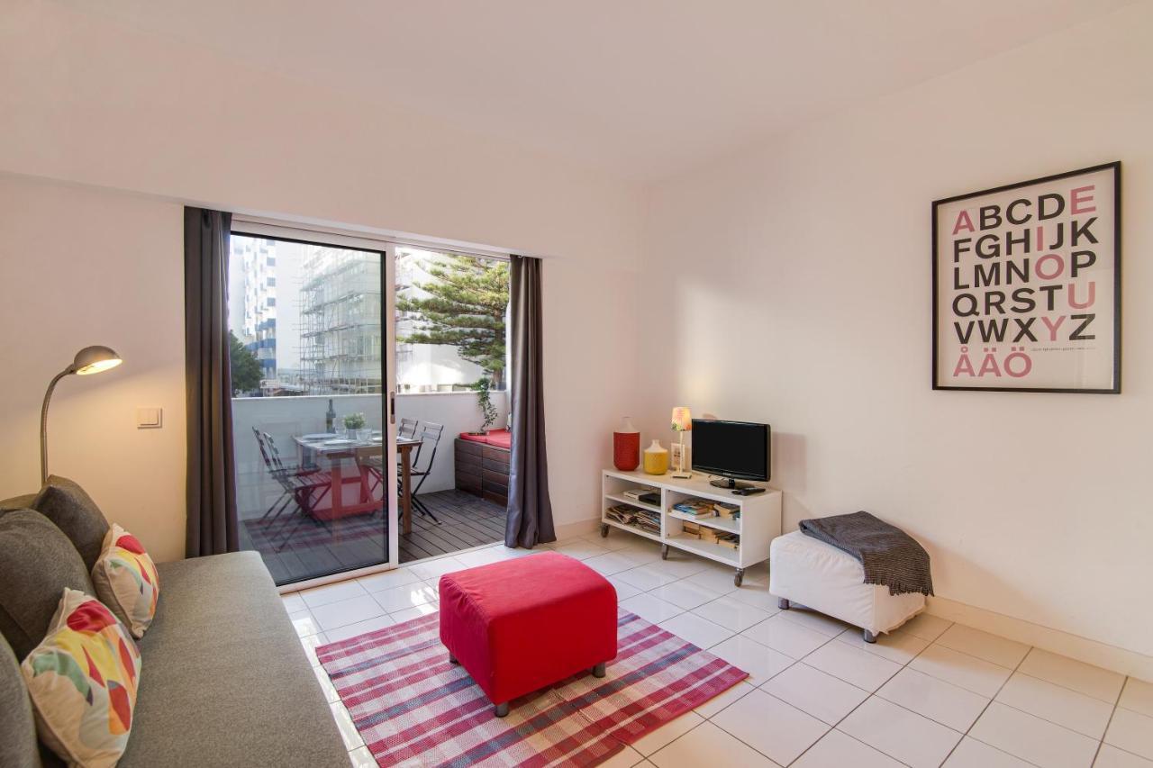 Modern Apartment By The Sea Quarteira Exterior photo