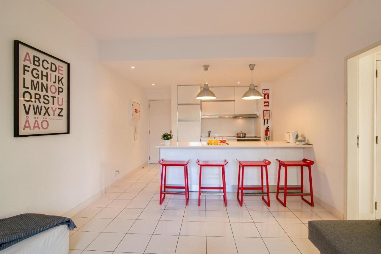 Modern Apartment By The Sea Quarteira Exterior photo